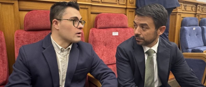 VOX denuncia que Page desatiende a las personas con discapacidad y que el PSOE prioriza el gasto político a las ayudas reales