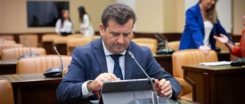 Chamorro (VOX): "Si el PP y el PSOE no apoyan hoy nuestra PNL en la Comisión de Agricultura, quedará demostrado que están sometidos a sus jefes alemanes contra el campo español y europeo"
